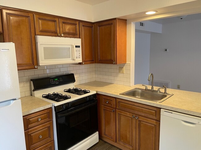 Photo - 201 Society Pl