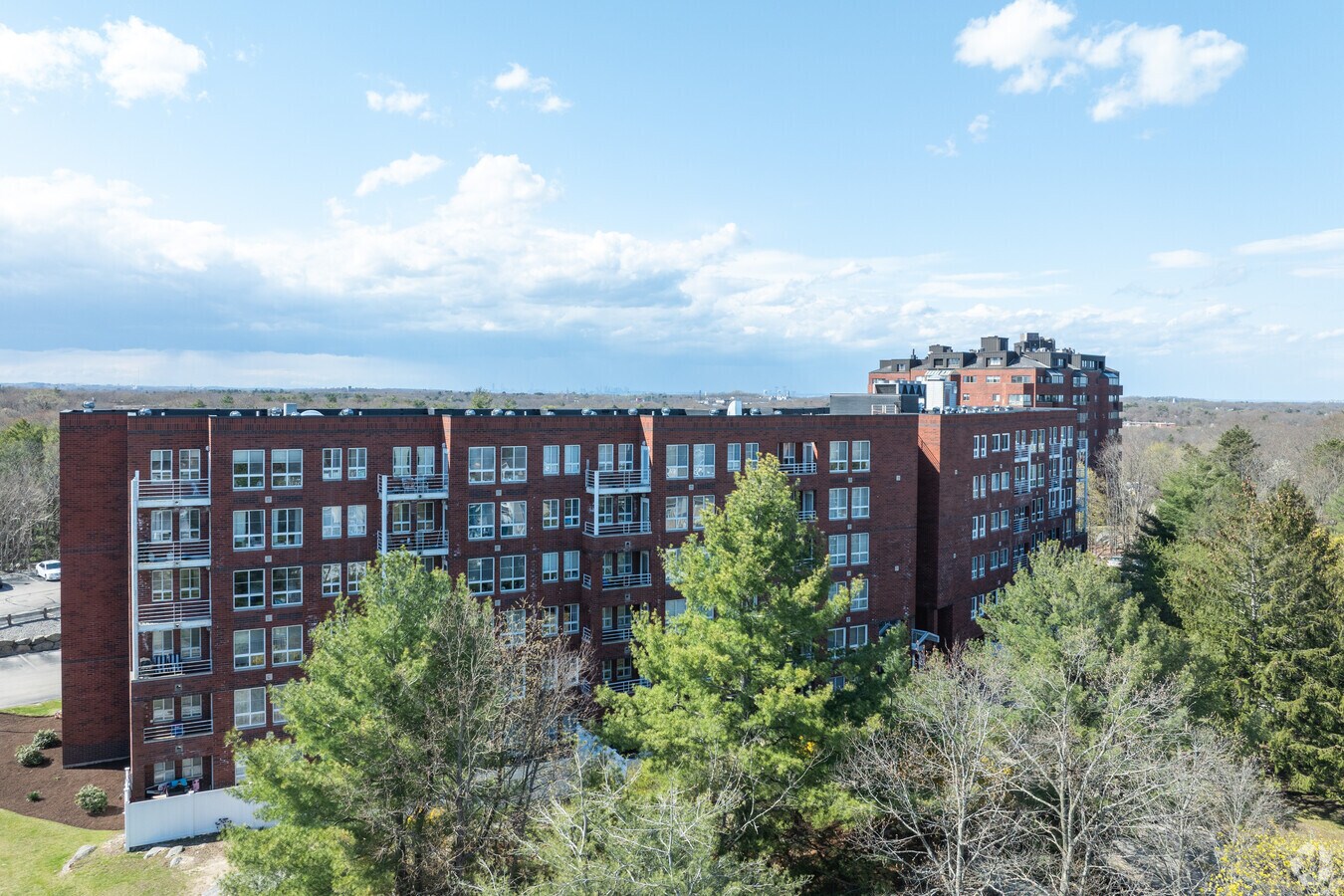 Parte trasera del edificio - Hingham Woods