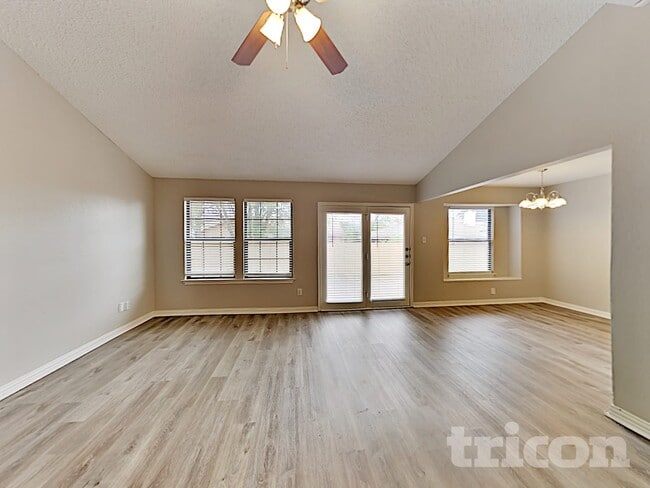 Photo - 7421 Ridge Rd W