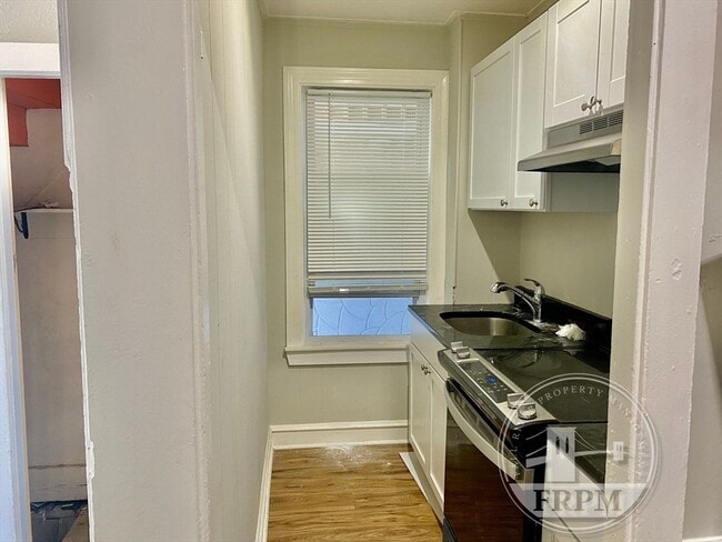 Building Photo - 270 4th St Unit 1