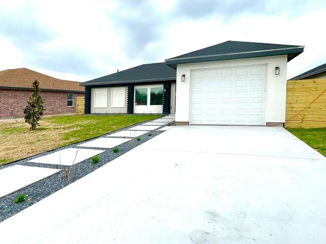 Photo - 313 E Moore Rd