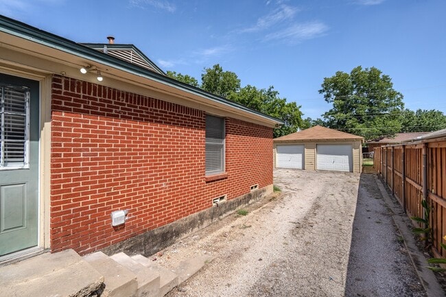 Photo - Cozy Forest Hills Retreat in East Dallas