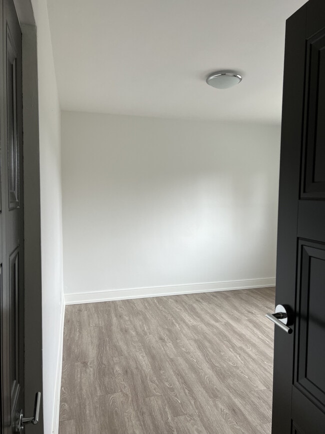 Photo - 792 Hughson St Unit 14