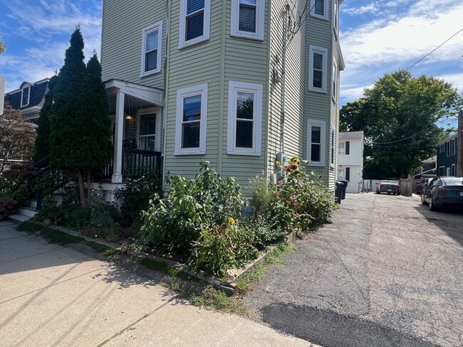 Building Photo - 18 Rice St Unit 1