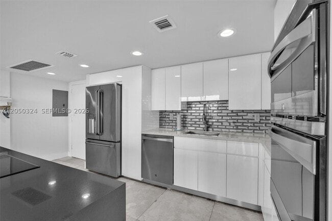 7135 Collins Ave Unit 736