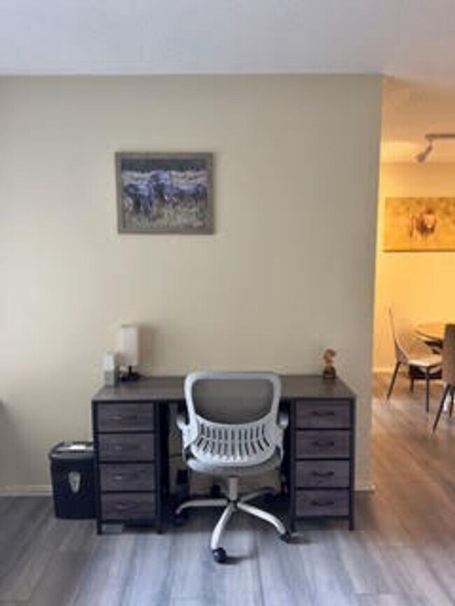 Photo - 8207 De Longpre Ave Unidad 6