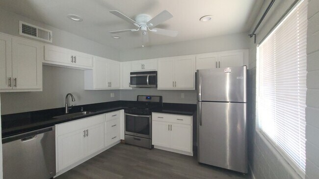 Photo - 5709 N 8th Pl Unidad 5709