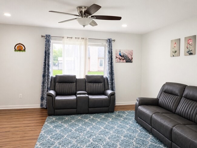 Living room 17x 15, Dinning 8 x 8 - 901 Kirts Blvd Unit Courtwood Villa Condos