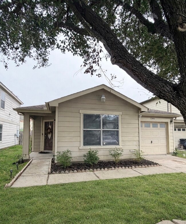 Building Photo - 12006 Madison Oak St