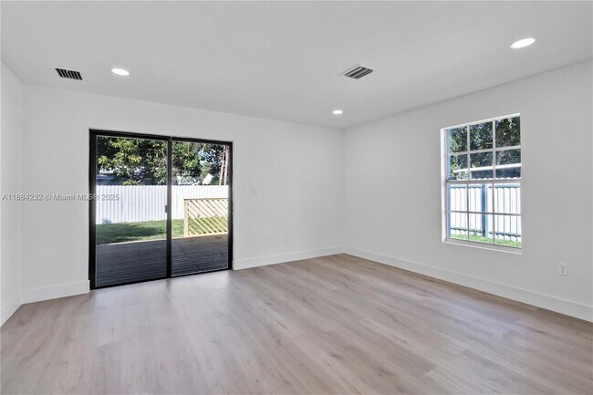 Photo - 407 NW 45th St