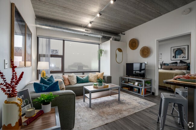 B1 Alt 2 - 2BR, 2BA - 729SF - Living/Dining Room