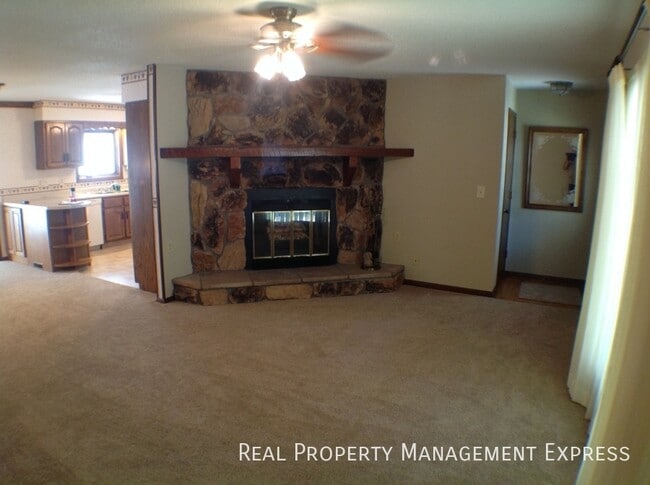 Photo - 233 E Pam Rd