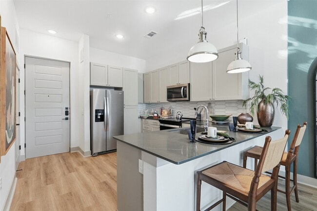 Photo - 1950 Winrock Blvd Unidad A1