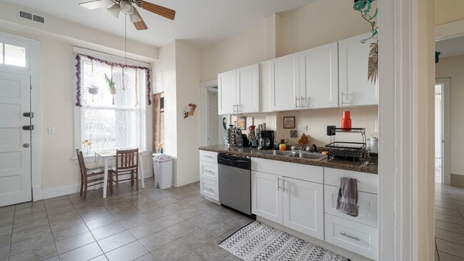Photo - 2942 W Augusta Blvd Unit 2
