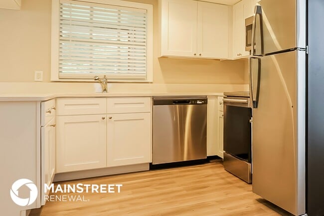 Photo - 2120 Redleaf Dr
