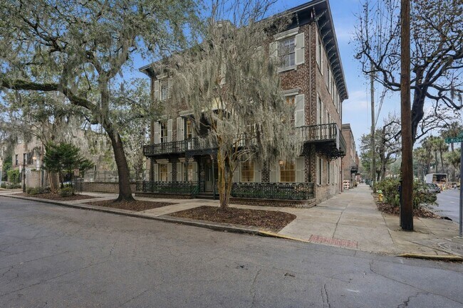 124 E Mc Donough St Unit Haywood House - Unit 700