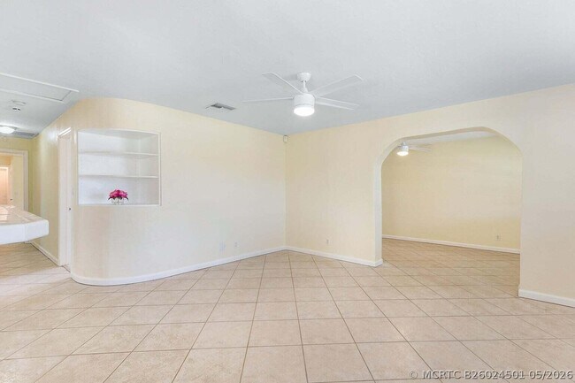 Photo - 272 NE 13th St
