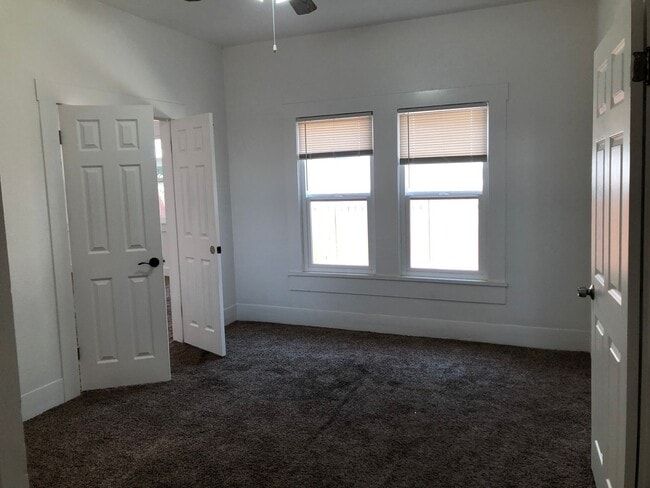 Photo - Enjoy The River Breeze On The Front Porch