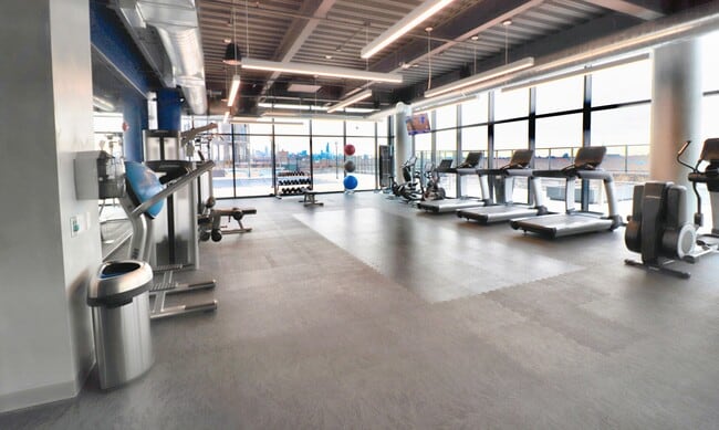 Photo - 1031 W Addison St