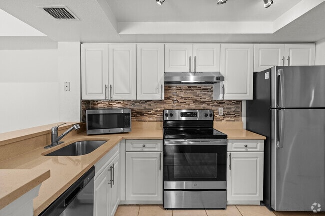 2BR, 2BA - 1,187SF - Kitchen - Gables Town Colony