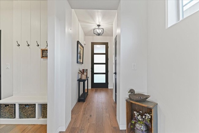 Photo - 405 W Myrtle St