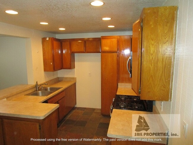 Photo - 2 Bedroom Condo for Lease in Desirable Long Beach Community Unidad 1