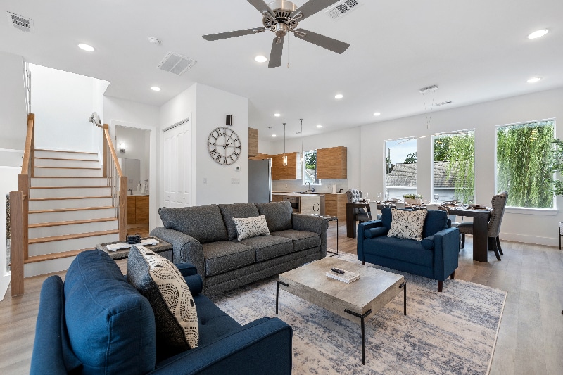 Photo - 639 W 16th St
