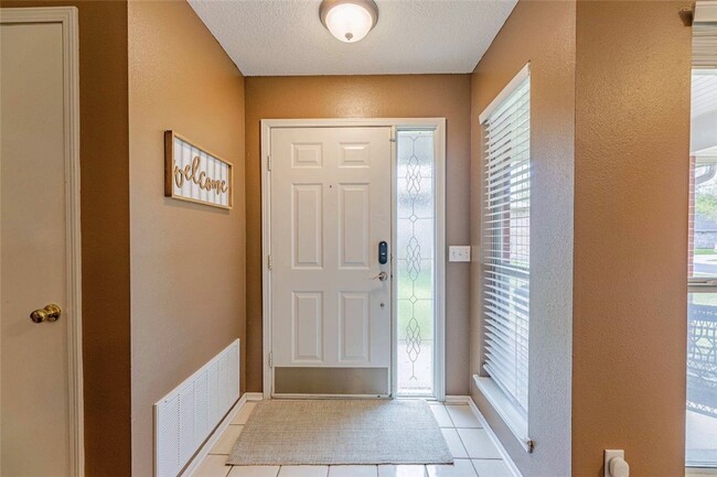 Photo - 215 Fox Run Pl