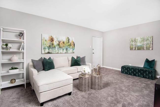 Photo - Glen Brook Apartments