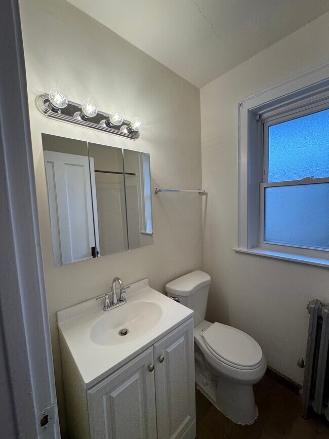 Photo - 1923 W Granville Ave