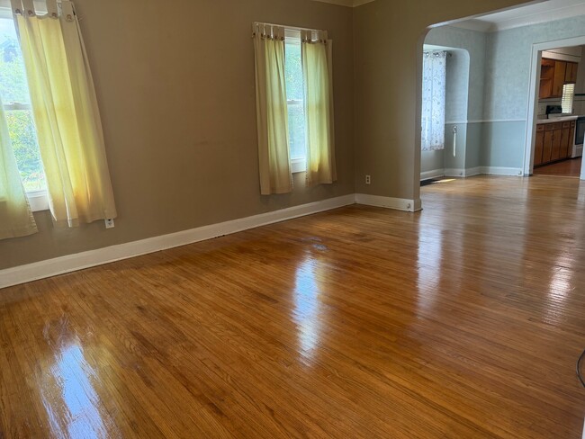 Photo - 3333 Blackstone Dr