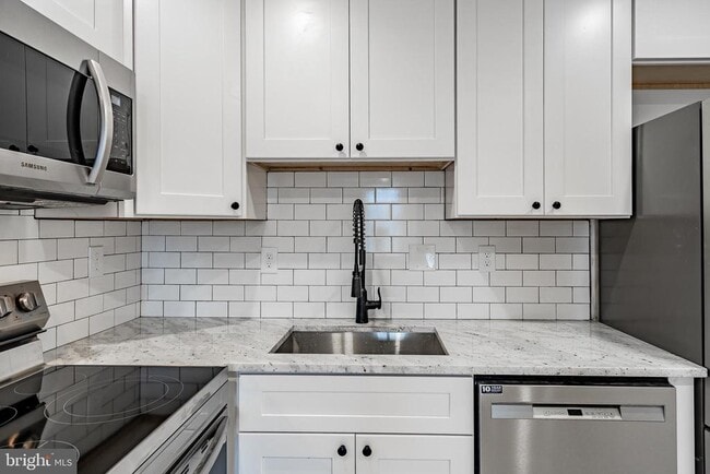 Building Photo - 21 Gay St Unit 301