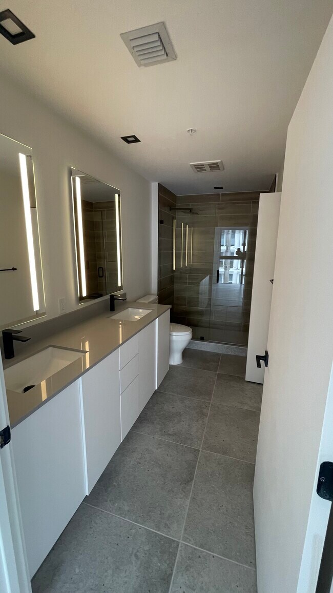 Photo - 154 NE 23rd St Unit D2