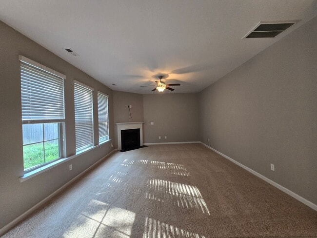 Photo - 271 River Oak St