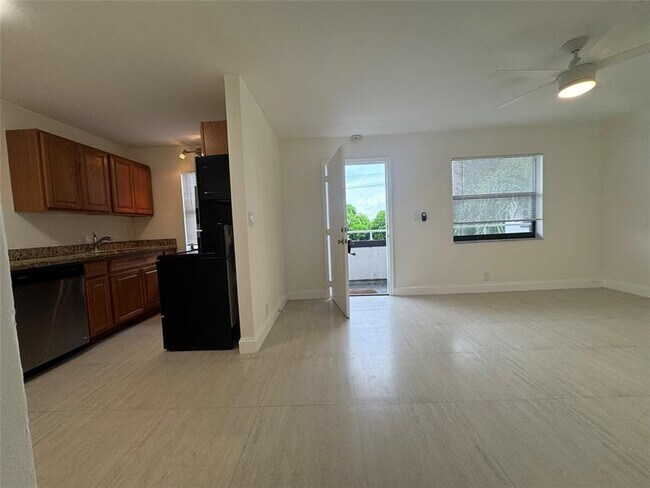 Photo - 607 NE 29th Dr Unit 35