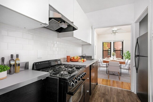 1-BR/1BA Kitchen & Dining - 634 W. Cornelia