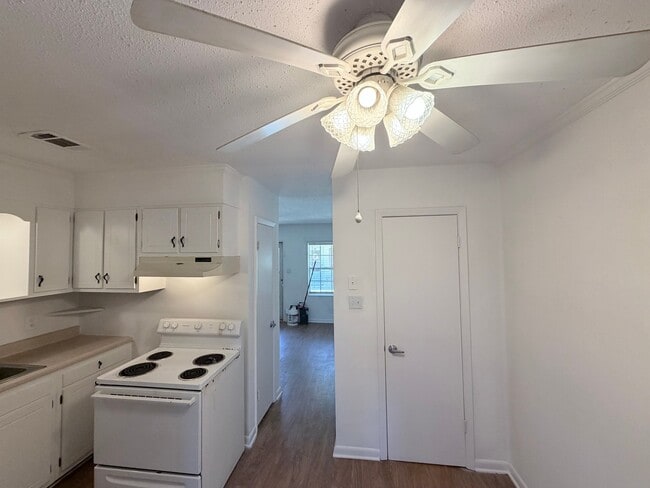 Photo - 538 Royce St Unit 6C