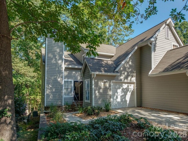 Photo - 9006 St Thomas Ln