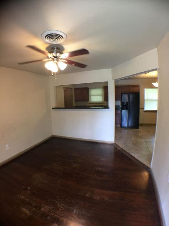 Photo - 724 W Ave E
