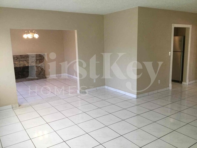 Photo - 855 W 72nd St