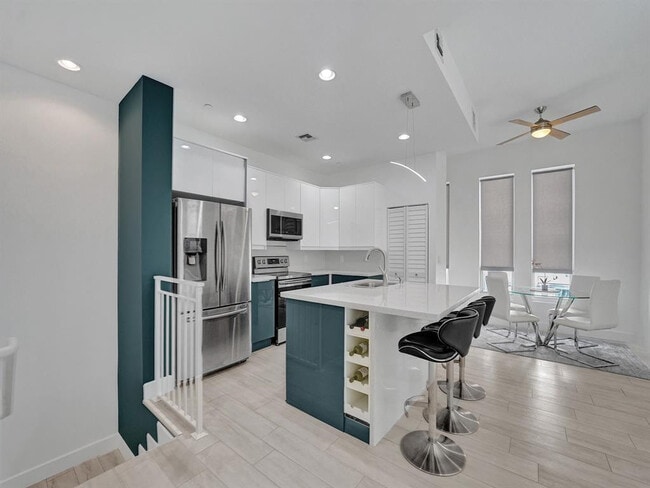 Photo - 703 SE 16th Ct