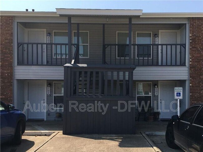 Building Photo - 327 SE 3rd St Unit 103