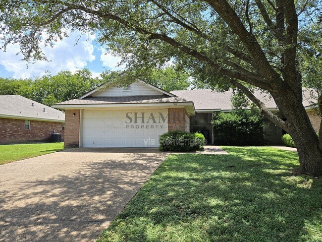 Building Photo - 509 Shady Park Trail Rental