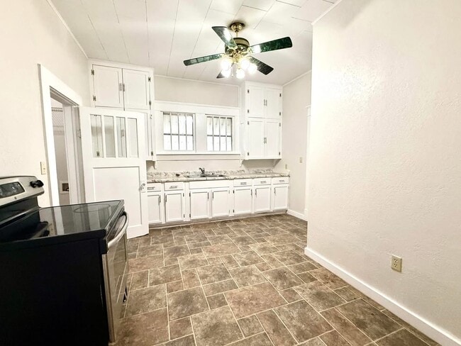 Photo - 1501 N Washington St