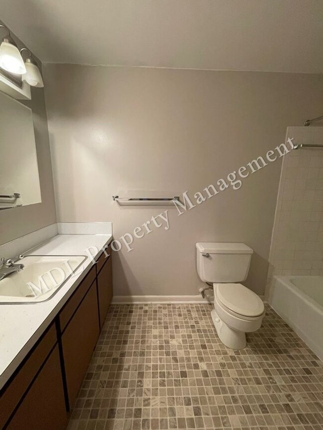 Photo - 121 N Woodbridge St Unit 2- 8