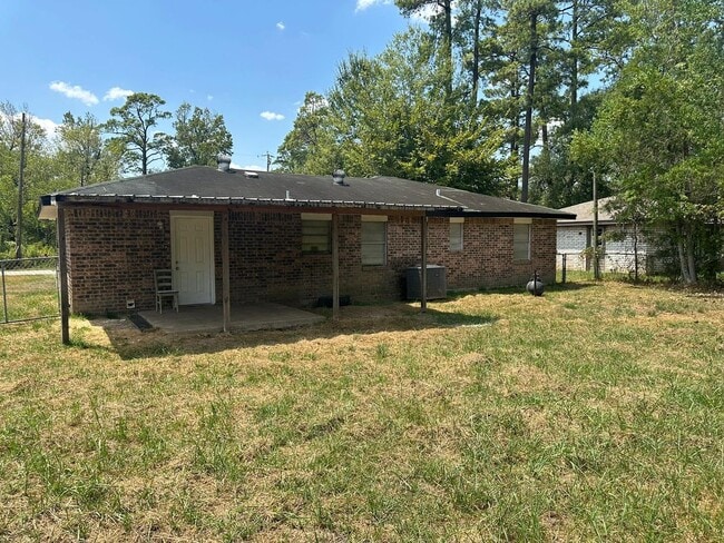 Building Photo - 140 Mills