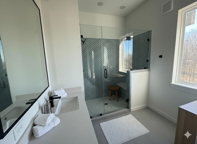 Photo - 2000 Riverside Farms Rd