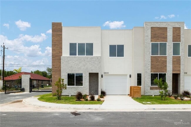 Building Photo - 1200 N Lincoln Ave Rental