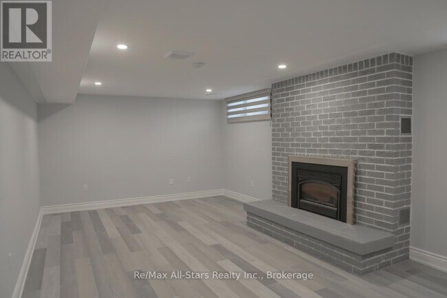 Photo - 1 Crescent Ct