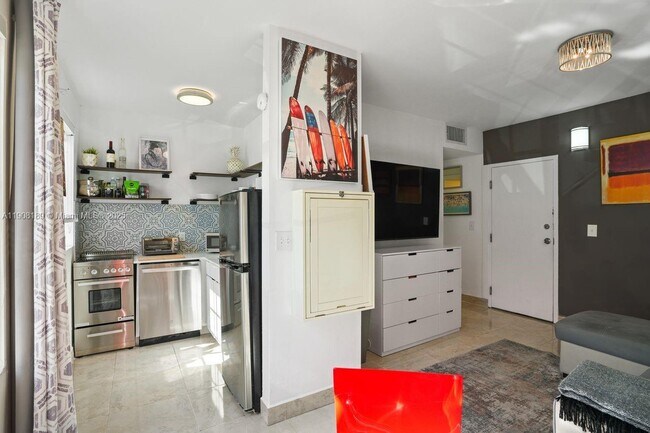 Photo - 605 Euclid Ave Unit 105